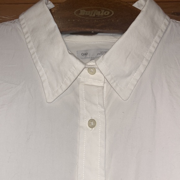 Maybe worn once, GAP tailored white button up shirt with tiny hole on right cuff - Picture 2 of 11